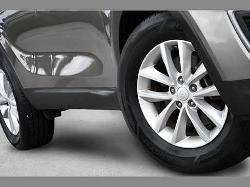 Used 2017 Kia Sorento L FWD image 11