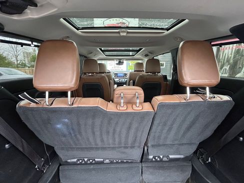 Used 2017 Chrysler Pacifica Limited w/ Advanced Safetytec Group FWD image 22