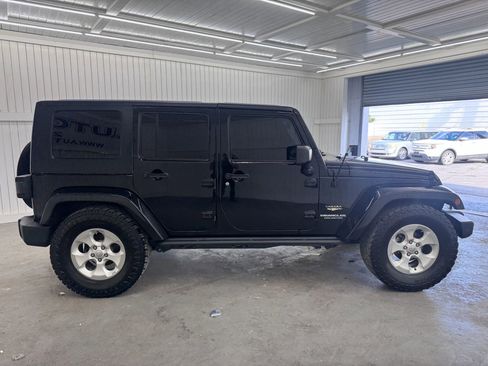 Used 2015 Jeep Wrangler Unlimited Sahara w/ Connectivity Group image 4