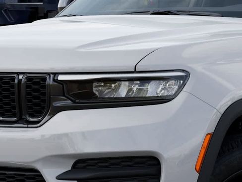 New 2025 Jeep Grand Cherokee Altitude AWD/4WD image 10