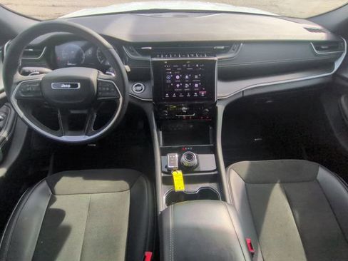 Used 2025 Jeep Grand Cherokee L Laredo image 23