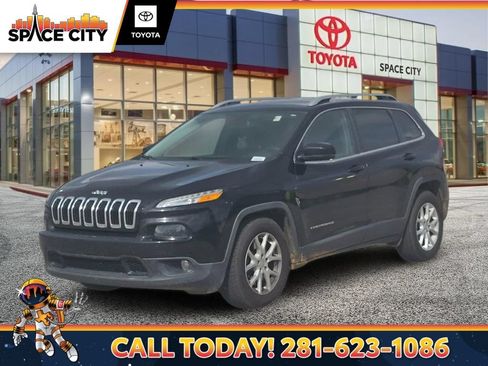 Used 2017 Jeep Cherokee Latitude w/ Safety/Convenience Group FWD image 1