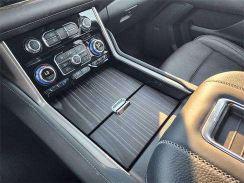 Used 2024 GMC Yukon Denali image 21