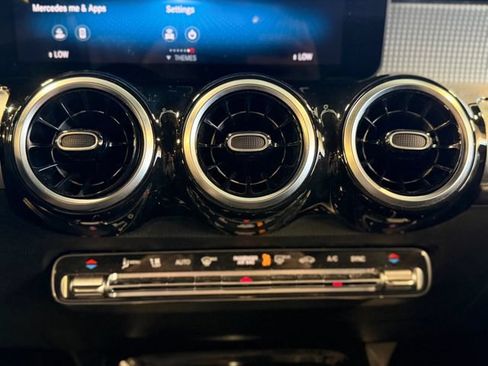Used 2023 Mercedes-Benz GLB 250 4MATIC image 34