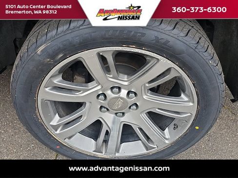 Used 2017 Cadillac Escalade ESV Premium Luxury AWD/4WD image 25