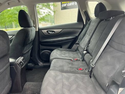 Used 2016 Nissan Rogue S FWD image 4
