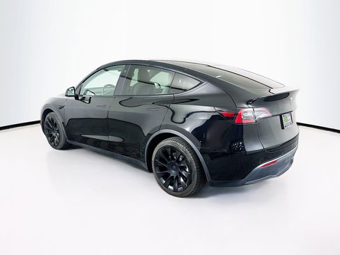 Used 2021 Tesla Model Y Long Range image 5