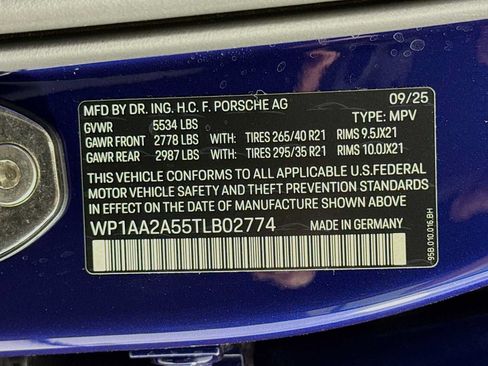 Certified 2026 Porsche Macan AWD/4WD image 33