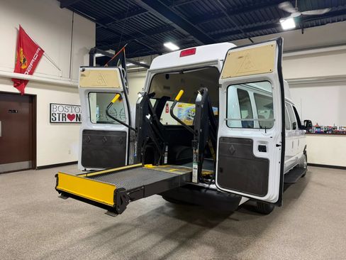Used 2014 Ford E-250 and Econoline 250 Extended w/ Power Group RWD image 45