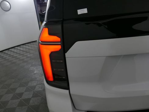 Used 2025 Chevrolet Tahoe High Country w/ Sun And Tow Package AWD/4WD image 32