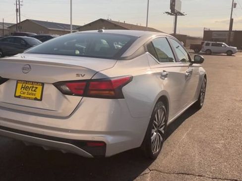 Used 2024 Nissan Altima 2.5 SV FWD image 9