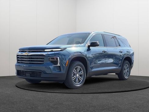 New 2026 Chevrolet Traverse LT w/ LPO, Floor Liner Package AWD/4WD image 3