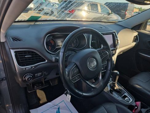 Used 2019 Jeep Cherokee Limited AWD/4WD image 5