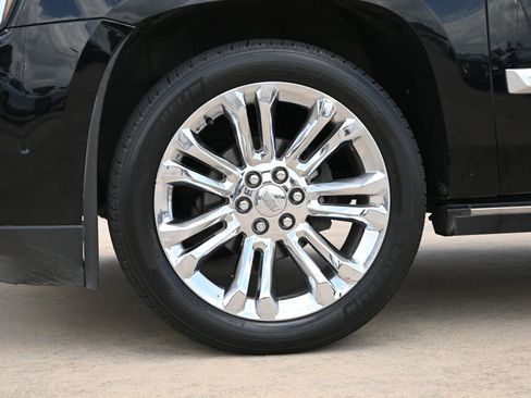 Used 2018 Cadillac Escalade Premium Luxury w/ LPO, Radiant Package RWD image 30