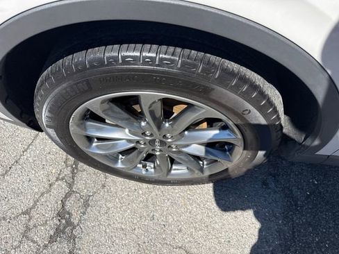 Used 2022 Lincoln Corsair AWD w/ Premium Package image 15