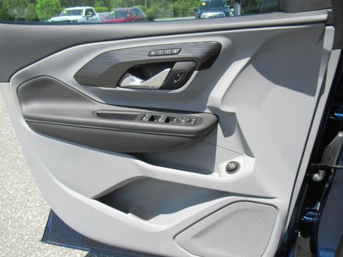 Used 2023 GMC Terrain SLT FWD image 21
