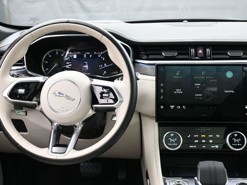 Used 2023 Jaguar F-PACE S AWD/4WD image 11