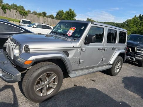Used 2018 Jeep Wrangler Unlimited Sahara AWD/4WD image 3