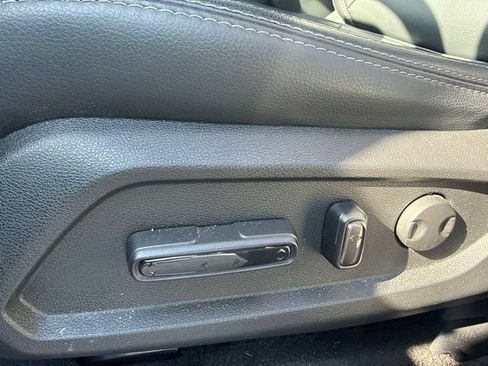 Used 2025 Honda Pilot EX-L image 11