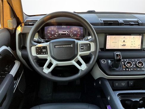 Used 2020 Land Rover Defender 110 SE image 8