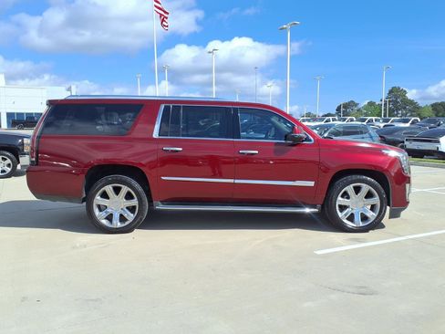 Used 2017 Cadillac Escalade ESV Luxury image 5