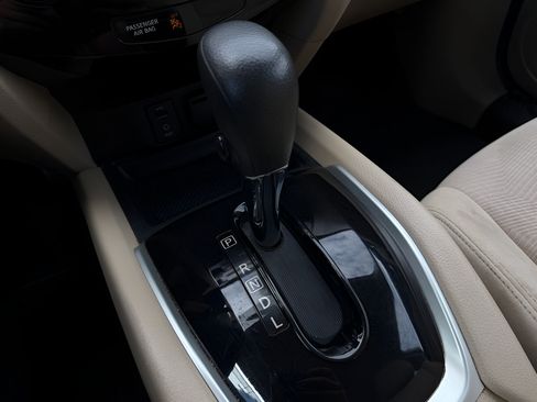 Used 2016 Nissan Rogue S FWD image 14