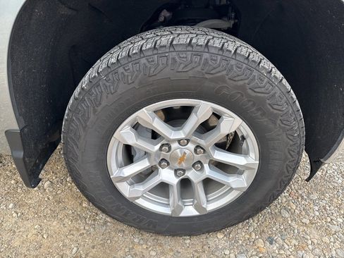 Used 2025 Chevrolet Silverado 1500 LT image 38