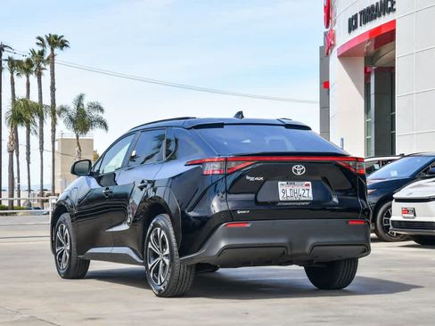 Used 2024 Toyota bZ4X XLE w/ Weather Package image 9