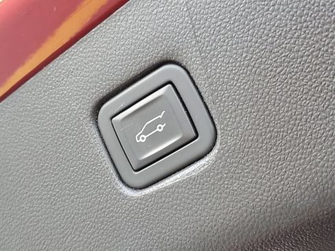 Certified 2024 Chevrolet Blazer LT w/ Convenience Package FWD image 8