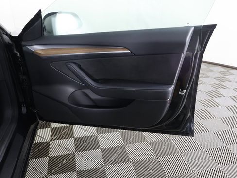 Used 2023 Tesla Model 3 Standard Range image 23