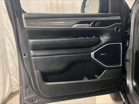 Used 2024 Jeep Wagoneer L Series III w/ Flexible Seating Group image 9