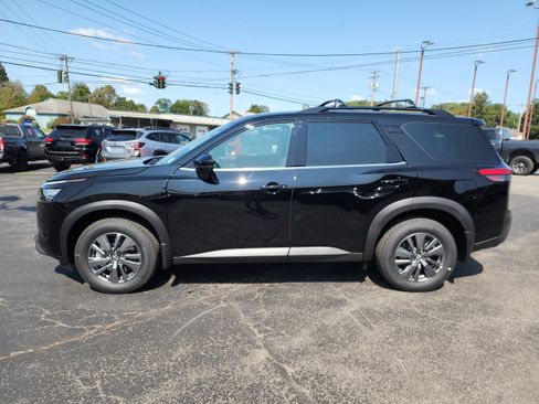 New 2025 Nissan Pathfinder SV image 5