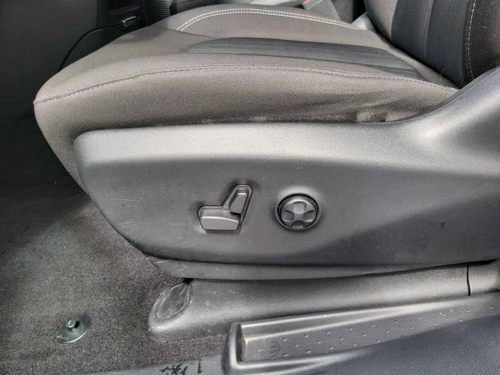 Used 2024 Chrysler Pacifica Touring FWD image 19