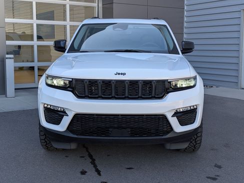 Used 2023 Jeep Grand Cherokee Limited w/ Black Appearance Package AWD/4WD image 2