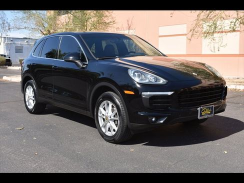 Used 2016 Porsche Cayenne w/ Premium Package AWD/4WD image 2