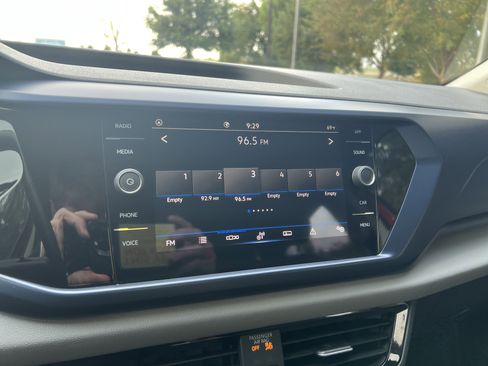 Certified 2022 Volkswagen Taos SE image 19