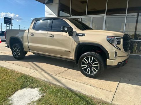 Used 2023 GMC Sierra 1500 AT4 w/ AT4 Preferred Package AWD/4WD image 2