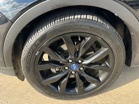 Used 2017 Ford Escape Titanium image 10