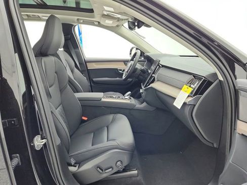 New 2025 Volvo XC90 B5 Plus w/ Protection Package Premier image 19