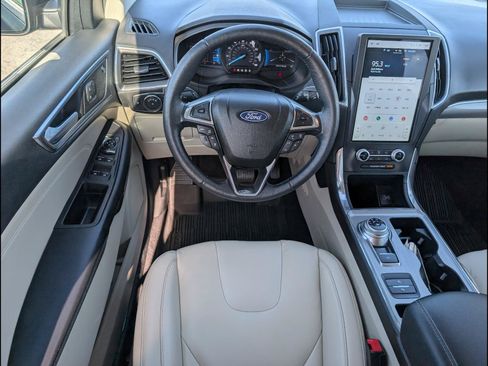 Used 2022 Ford Edge Titanium AWD/4WD image 10
