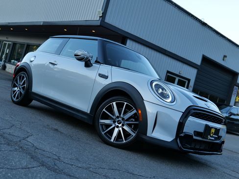 Used 2023 MINI Cooper S image 1