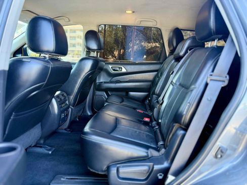 Used 2018 Nissan Pathfinder SL w/ Midnight Edition Package FWD image 17