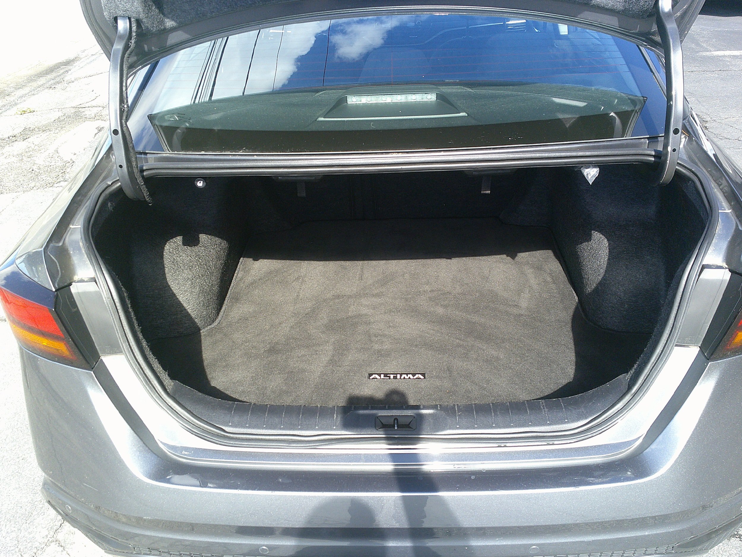 Used 2024 Nissan Altima 2.5 SV FWD image 24