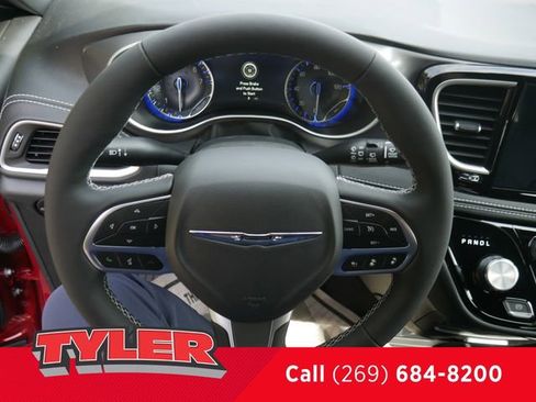 New 2026 Chrysler Pacifica Select image 30