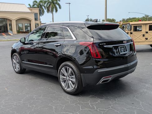 Certified 2025 Cadillac XT5 Premium Luxury w/ Technology Package FWD image 4