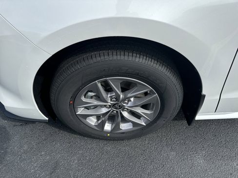 New 2025 Toyota Sienna XLE image 9