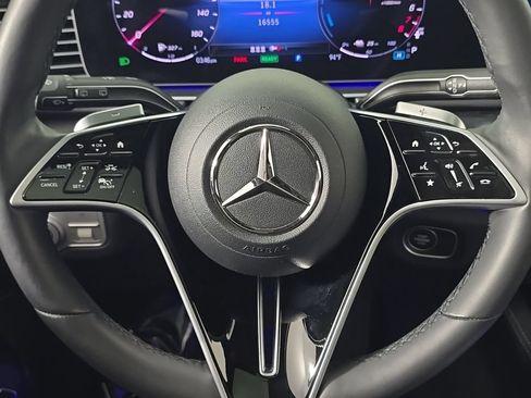 Certified 2025 Mercedes-Benz GLE 450e 4MATIC w/ Driver Assistance Package image 28