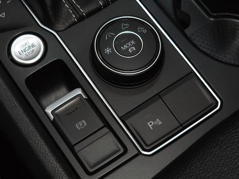 Used 2021 Volkswagen Atlas SE image 38