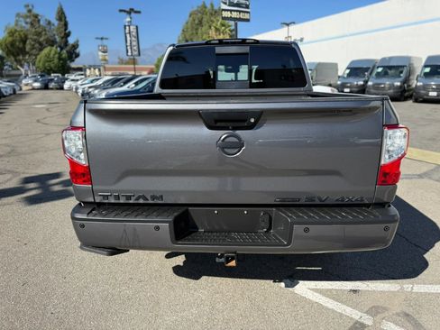 Used 2019 Nissan Titan SV w/ SV Convenience Package AWD/4WD image 6