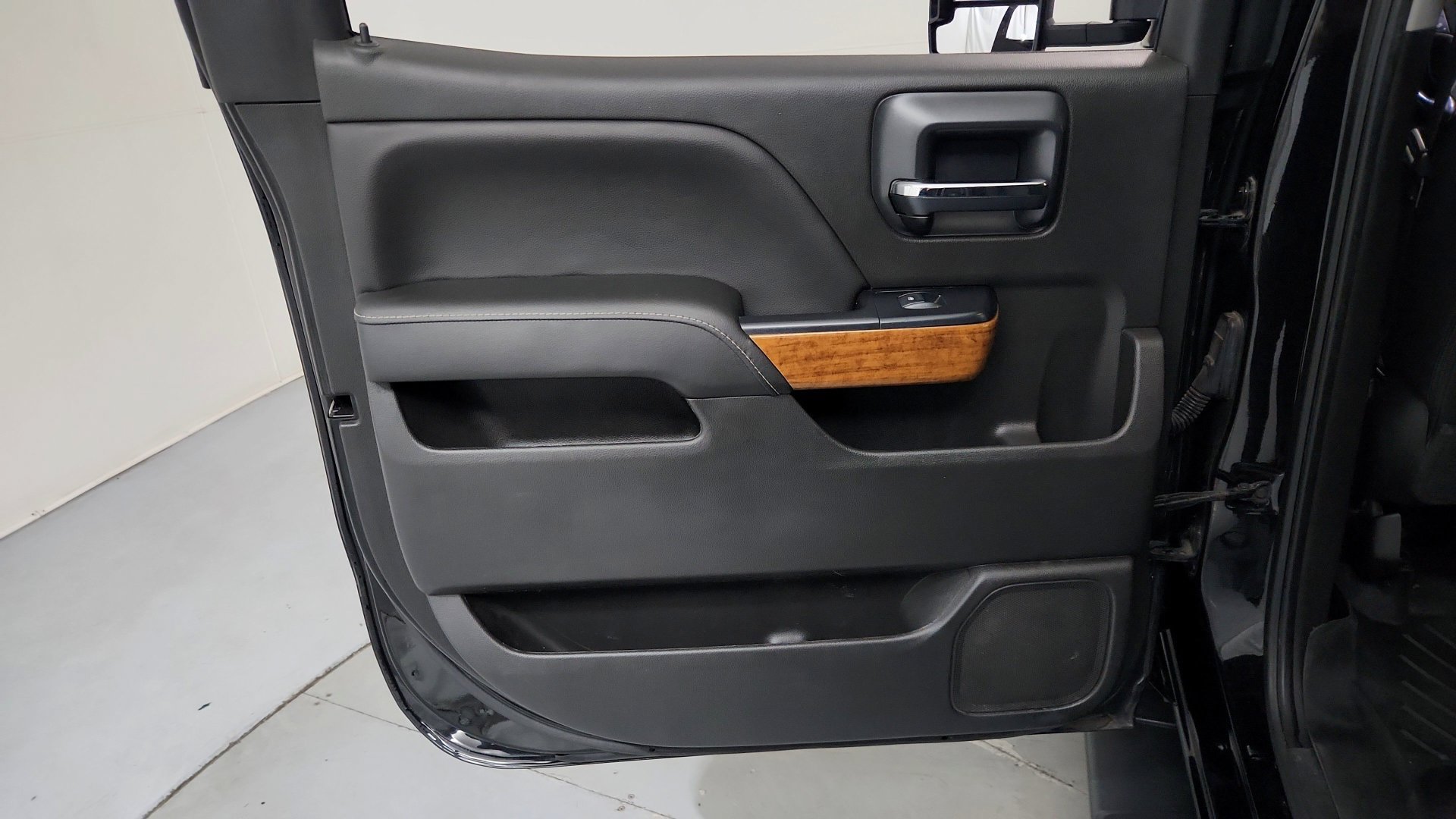 Used 2018 Chevrolet Silverado 1500 High Country AWD/4WD image 22